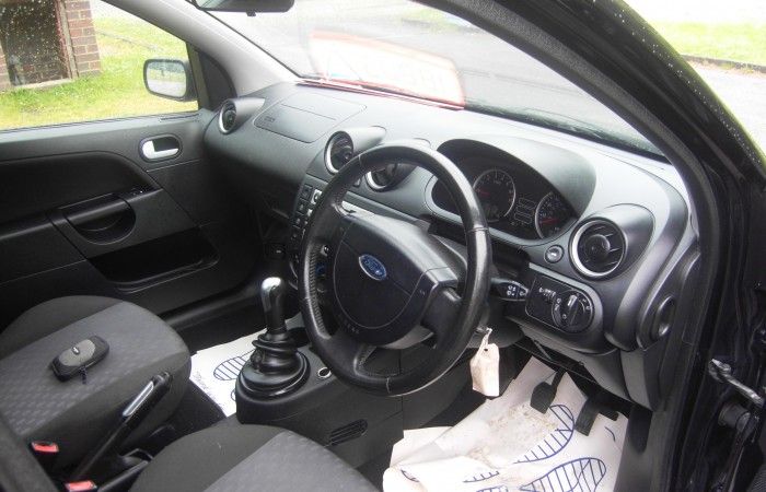 2004 Ford Fiesta 1.4 FLAME 5DOOR image 5