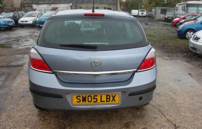 2005 VAUXHALL ASTRA AUTOMATIC image 2