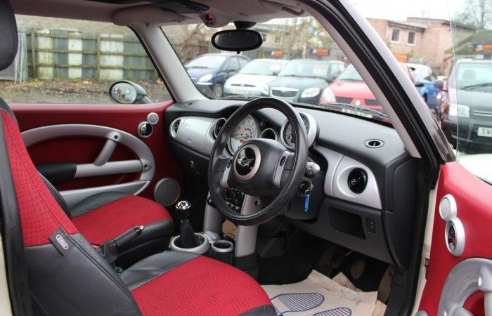 2004 MINI ONE HATCH 1.6 3 DR image 4