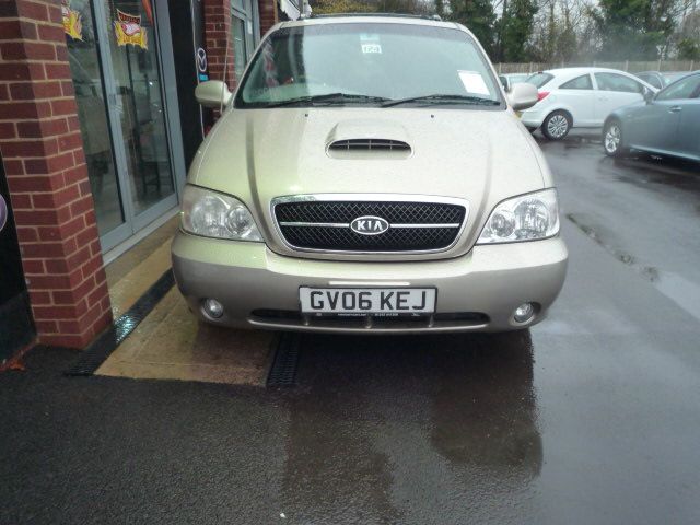 2006 KIA SEDONA 2.9 SE PLUS CRDI 5d image 2