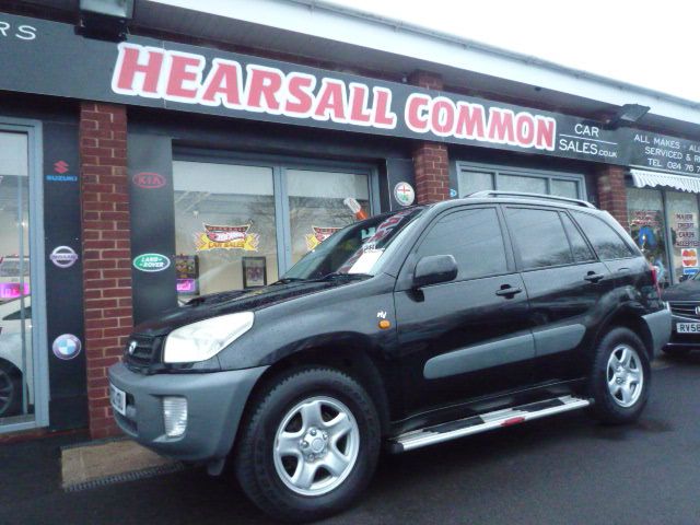 2002 TOYOTA RAV4 2.0 NV D-4D 5d image 1