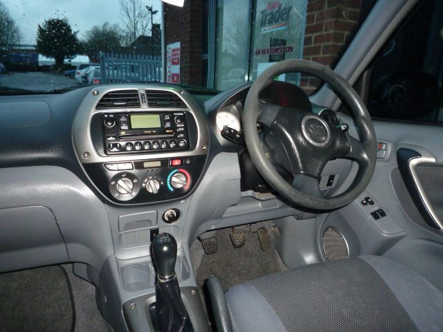 2002 TOYOTA RAV4 2.0 NV D-4D 5d image 4