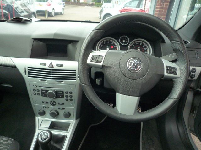 2006 VAUXHALL ASTRA 1.8 GTC 3d image 4