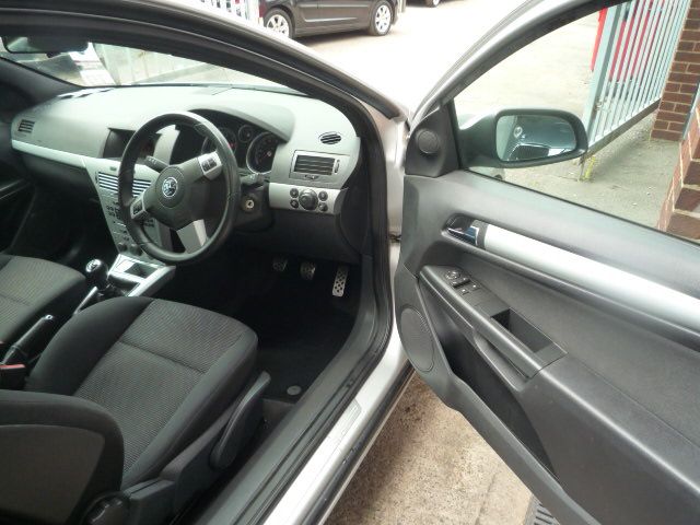 2008 VAUXHALL ASTRA 1.6 SXI 3d image 4