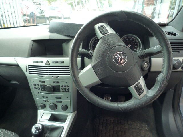 2008 VAUXHALL ASTRA 1.9 SRI CDTI 3d image 4
