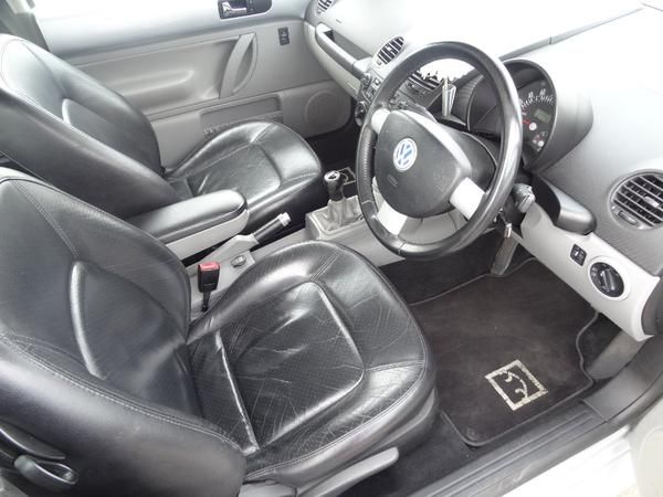 2001 Volkswagen Beetle 2.3 V5 3dr image 4