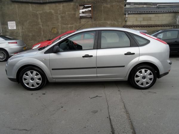 2006 Ford Focus 1.6 LX 5dr image 2