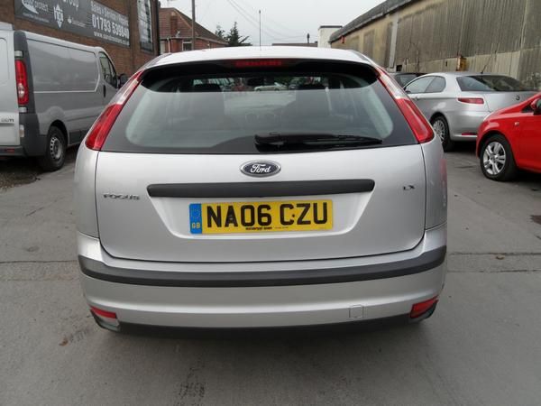 2006 Ford Focus 1.6 LX 5dr image 3
