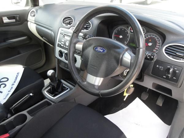 2006 Ford Focus 1.8 Zetec 5dr image 4