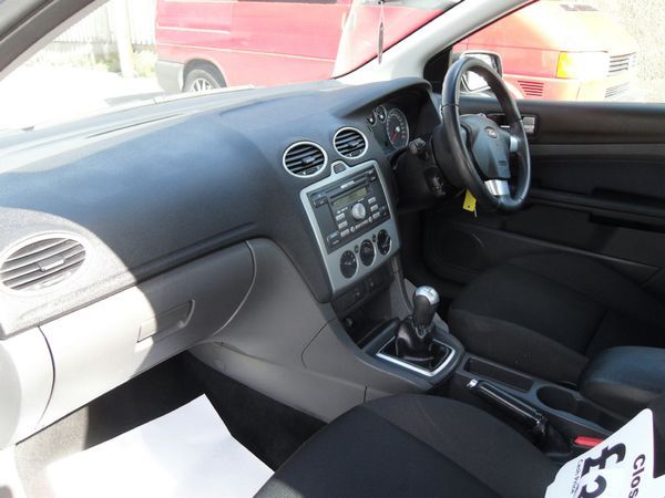 2006 Ford Focus 1.8 Zetec 5dr image 5