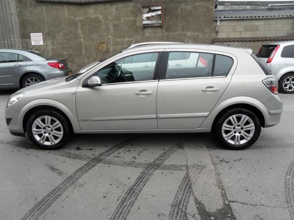 2007 Vauxhall Astra 1.8 i 16v image 2