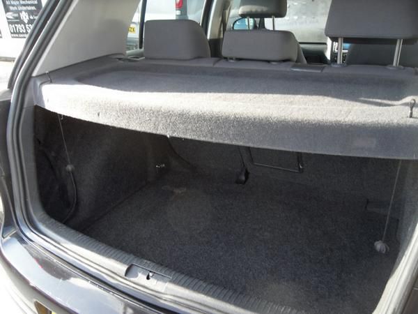 2004 Volkswagen Golf 1.6 FSI SE image 5