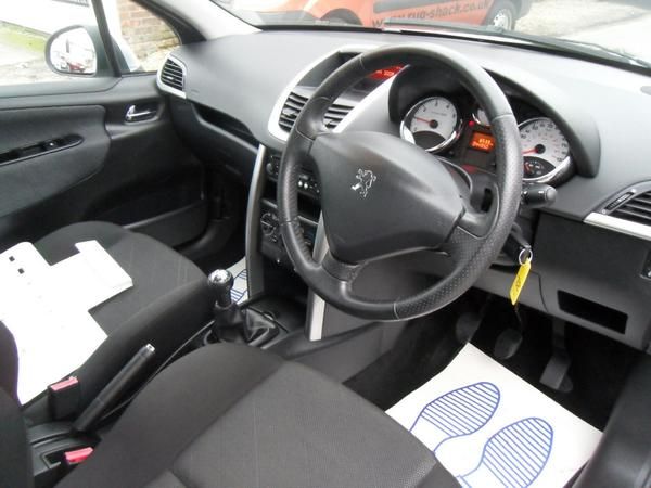 2008 Peugeot 207 1.4 m:play 5dr image 4