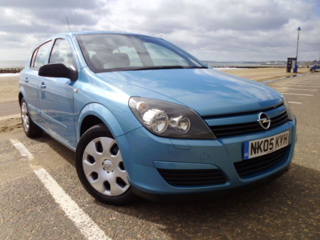 2005 VAUXHALL ASTRA 1.6 CLUB image 1