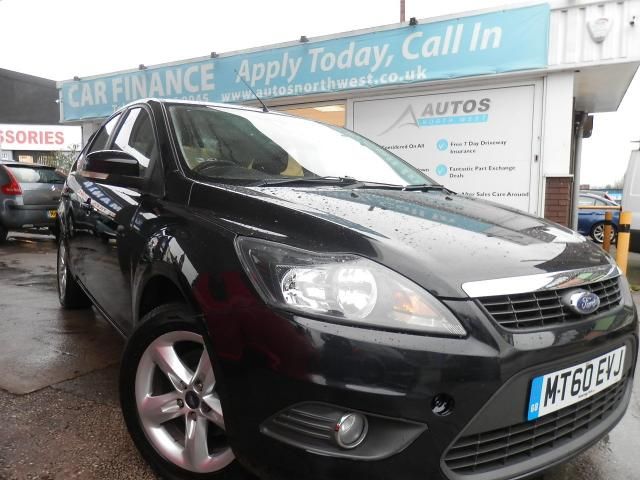 2010 FORD FOCUS 1.6 ZETEC 5d image 1