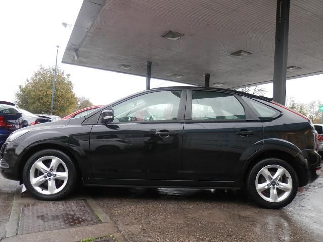 2010 FORD FOCUS 1.6 ZETEC 5d image 2