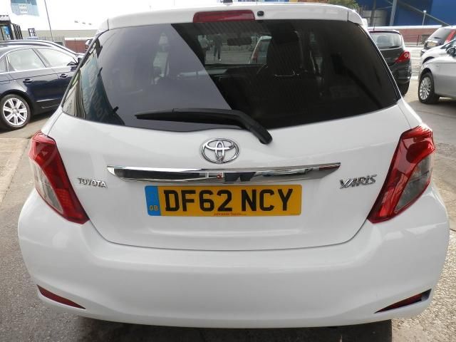 2013 TOYOTA YARIS 1.0 VVT-I EDITION 5d image 3