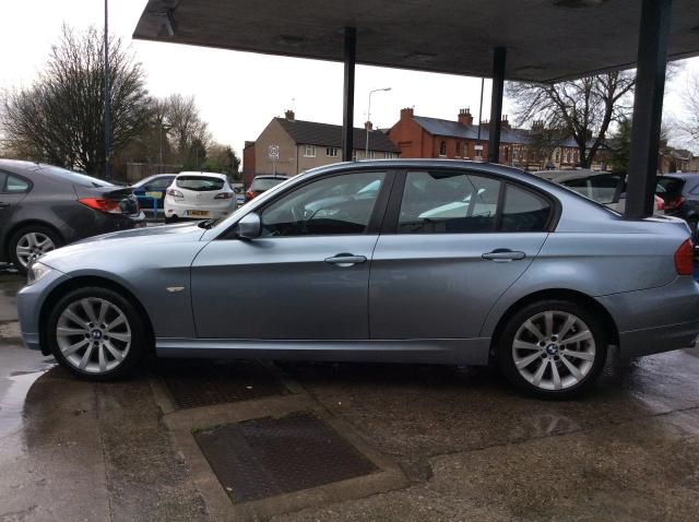 2009 BMW 3 SERIES 2.0 318D SE 4d image 2