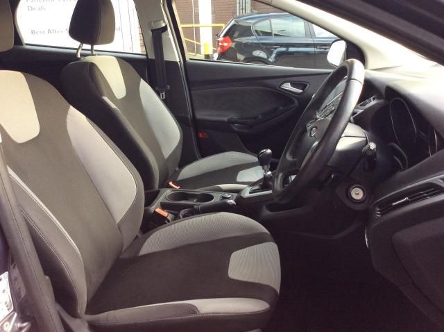 2012 FORD FOCUS 1.6 ZETEC TDCI 5d image 4