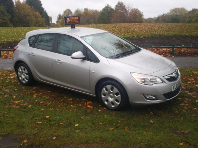 2011 VAUXHALL ASTRA 1.3 CDTi Exclusiv Eco Flex image 1