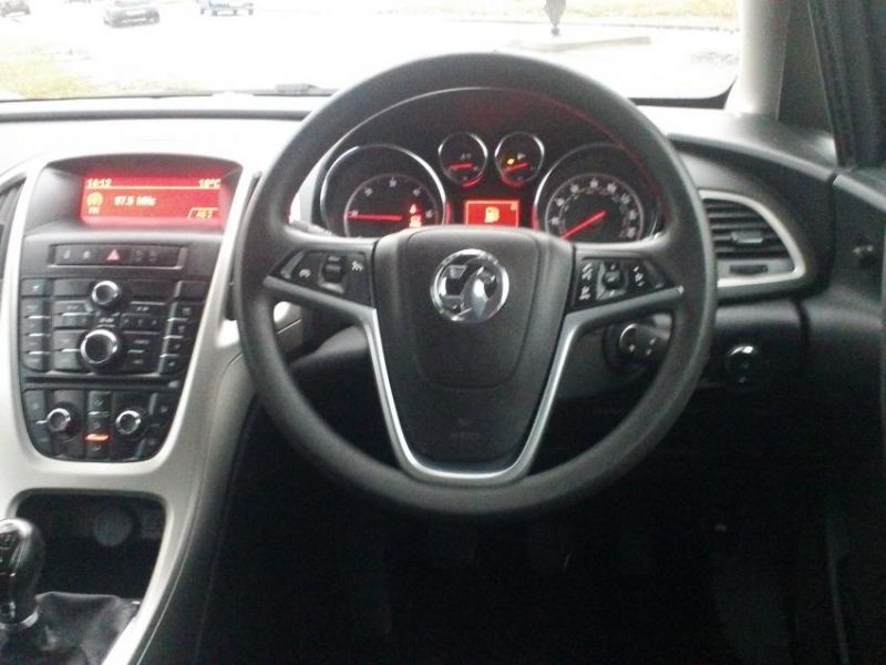 2011 VAUXHALL ASTRA 1.3 CDTi Exclusiv Eco Flex image 4