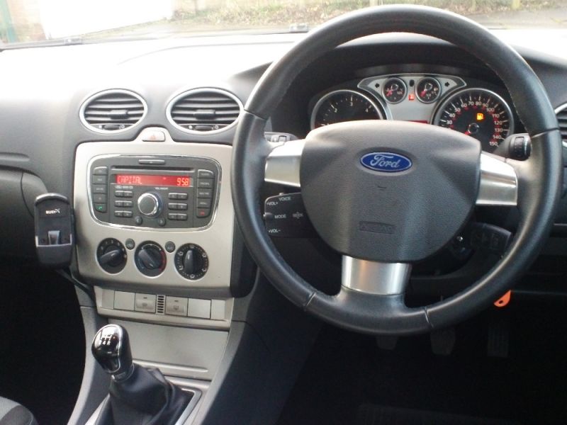 2011 FORD FOCUS 1.6 image 4