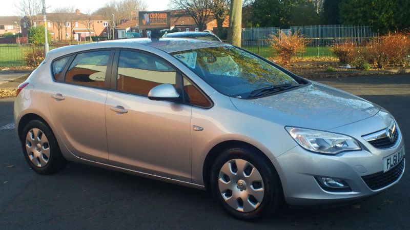 2011 VAUXHALL ASTRA 1.3 image 1