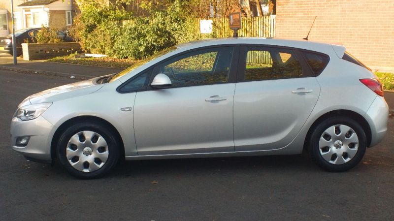 2011 VAUXHALL ASTRA 1.3 image 2