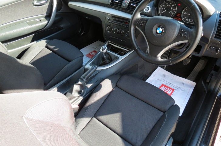 2011 BMW 1 SERIES 2.0 118d Sport 3dr image 4