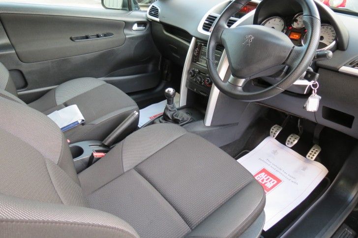 2011 Peugeot 207 1.4 Sportium 3dr image 4