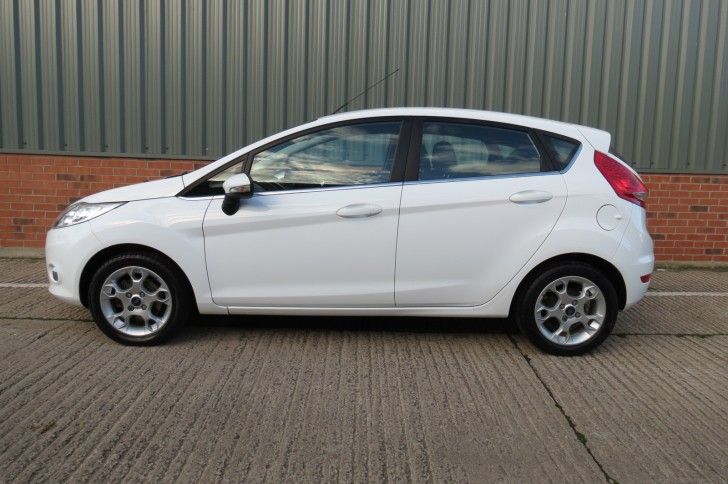 2012 Ford Fiesta 1.4 Zetec 5dr image 2