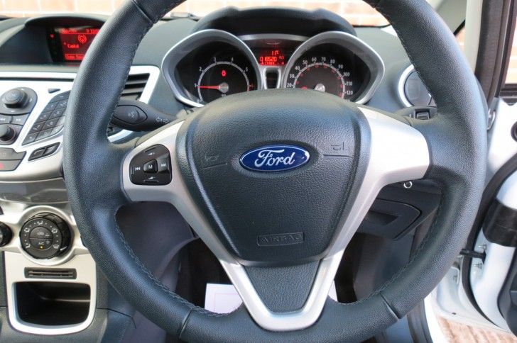2012 Ford Fiesta 1.4 Zetec 5dr image 4