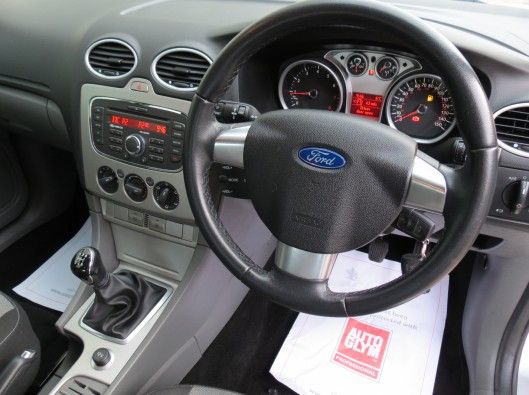 2011 Ford Focus 1.6 Zetec 5dr image 4
