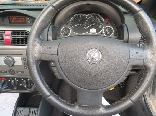 2005 Vauxhall Tigra 1.4 i 16v 2dr image 4