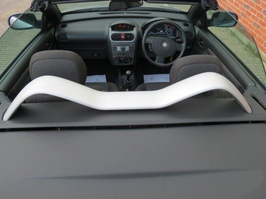 2005 Vauxhall Tigra 1.4 i 16v 2dr image 5