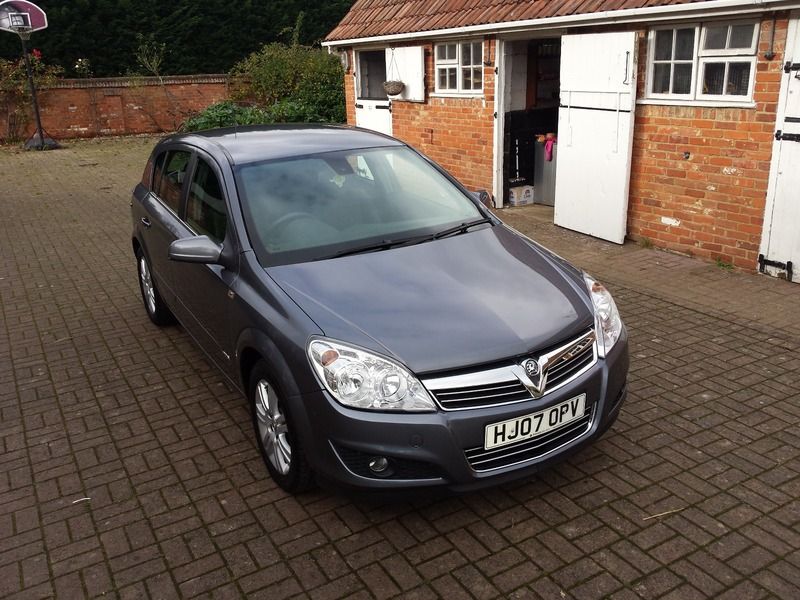2007 Vauxhall Astra Design 16V image 1