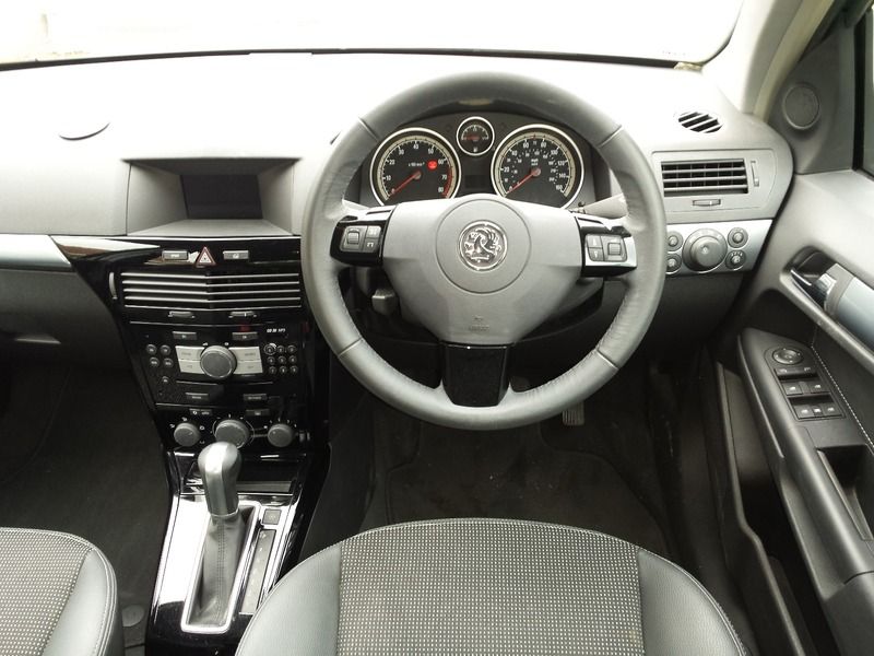 2007 Vauxhall Astra Design 16V image 4