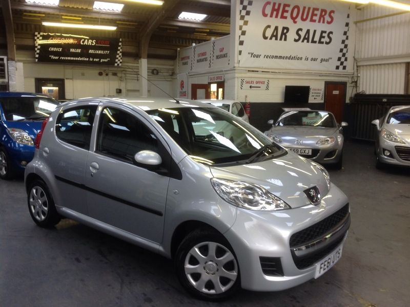 2011 Peugeot 107 image 1