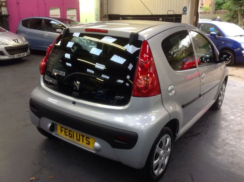 2011 Peugeot 107 image 2