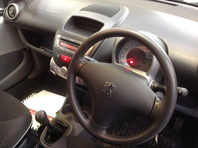 2011 Peugeot 107 image 4
