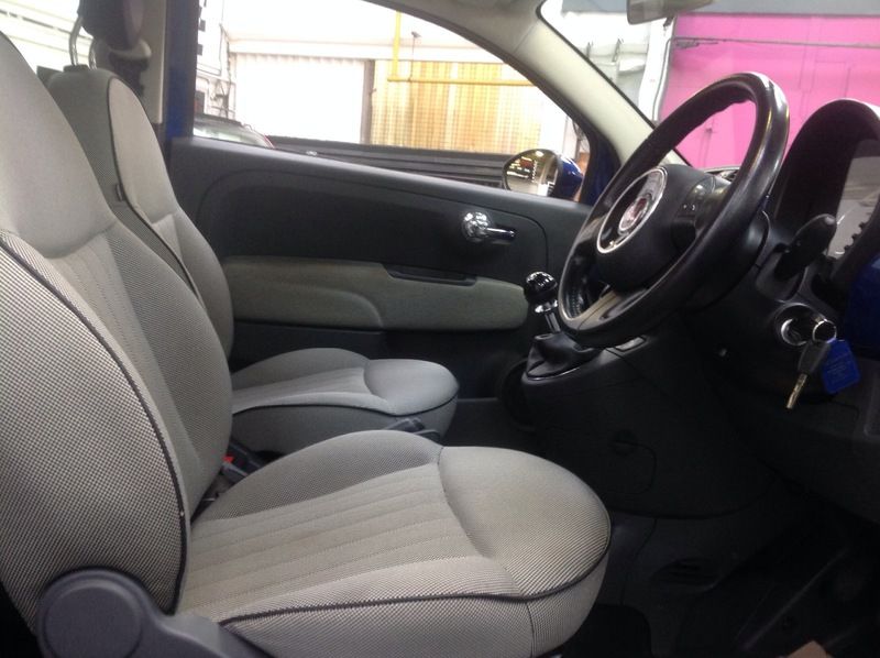 2009 Fiat 500 Lounge image 5