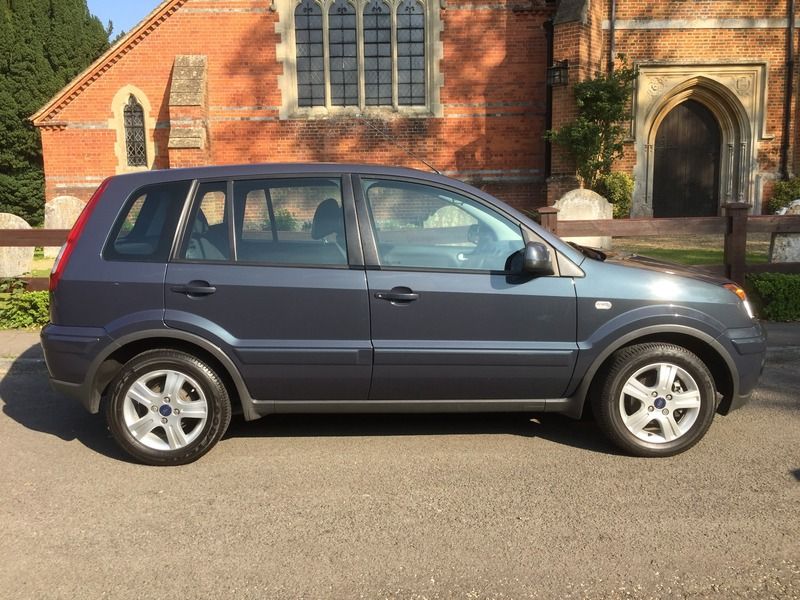 2011 Ford Fusion Zetec image 2