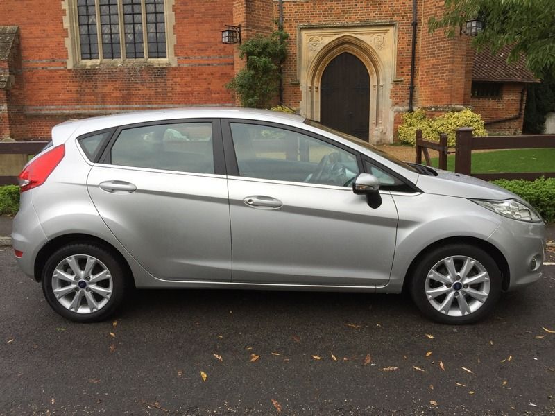2009 Ford Fiesta Zetec image 2
