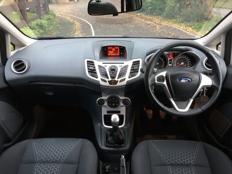 2009 Ford Fiesta Zetec image 4