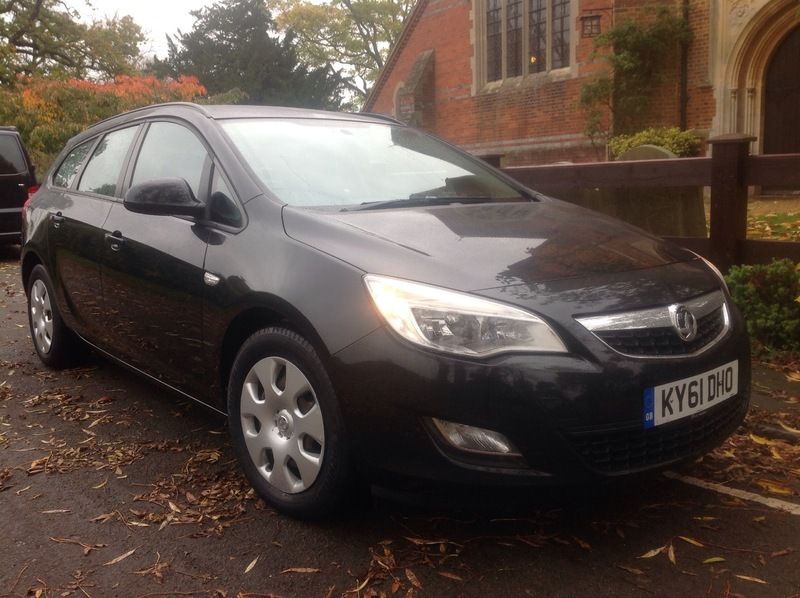 2011 Vauxhall Astra Exclusiv Cdti Ecoflex S/S image 1