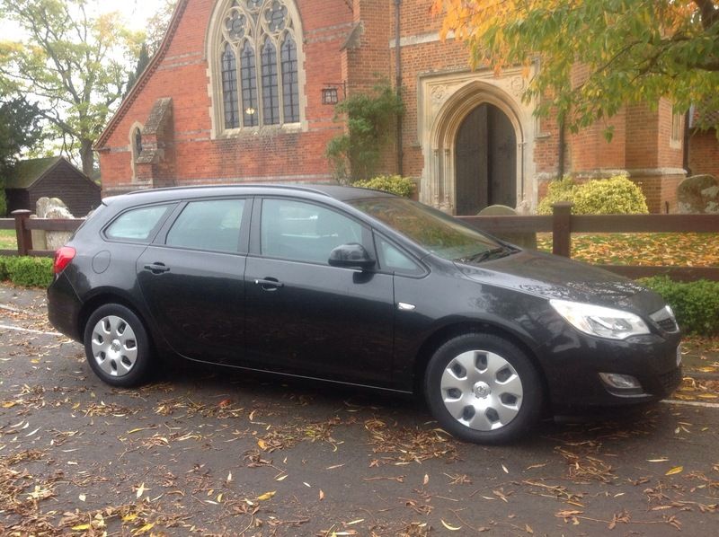 2011 Vauxhall Astra Exclusiv Cdti Ecoflex S/S image 2