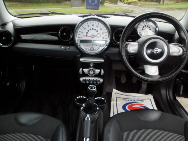 2010 MINI CLUBMAN 1.6 ONE 5d image 4