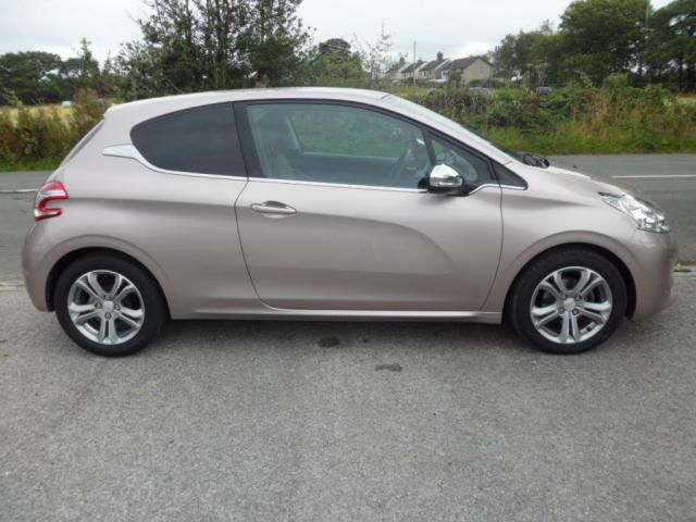 2012 PEUGEOT 208 1.4 ALLURE HDI 3d image 2