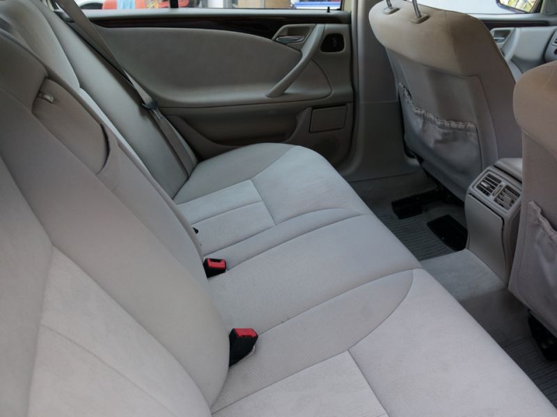 2000 MERCEDES E240 2.6 AUTOMATIC image 4