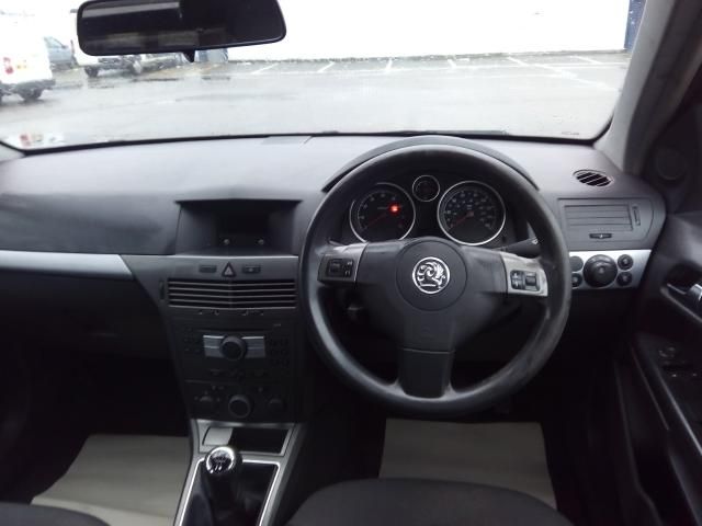 2004 VAUXHALL ASTRA 1.6 CLUB image 4